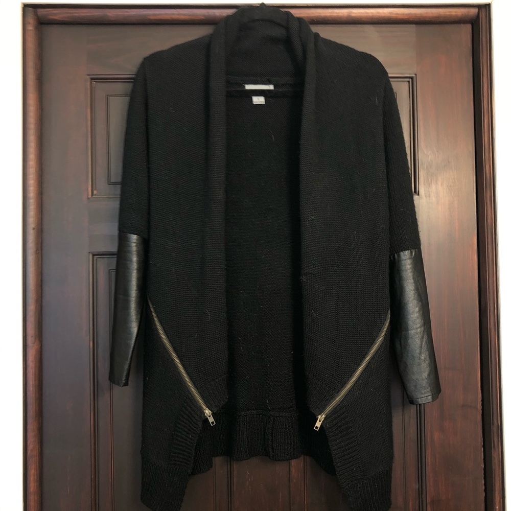 Open Cardigan with faux leather sleeves